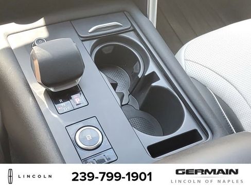 Used 2024 Land Rover Discovery Metropolitan Edition AWD/4WD image 33
