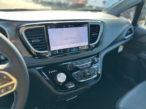 New 2025 Chrysler Pacifica Select image 18