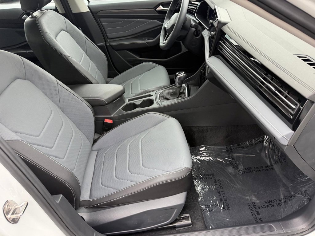 Used 2025 Volkswagen Jetta SEL FWD image 29