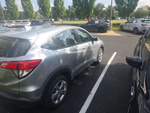 Used 2020 Honda HR-V LX image 7