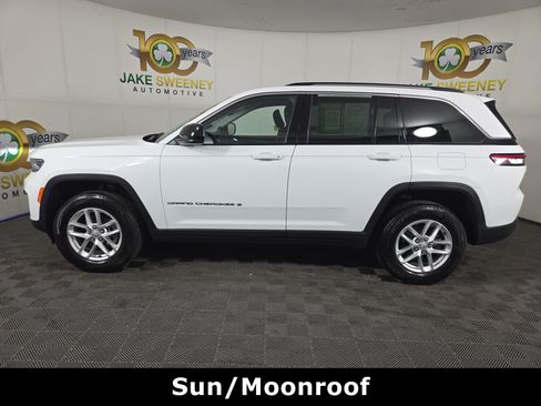 Used 2023 Jeep Grand Cherokee Laredo w/ Luxury Tech Group I AWD/4WD image 4