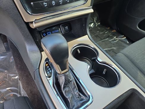 Used 2017 Jeep Grand Cherokee Laredo w/ Quick Order Package 23E image 16