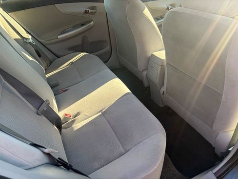 Used 2011 Toyota Corolla LE FWD image 7