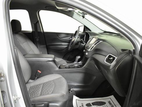 Used 2020 Chevrolet Equinox LT image 32
