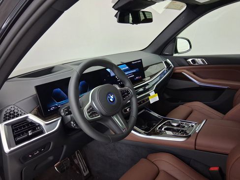 New 2026 BMW X5 xDrive50e w/ M Sport Package image 2