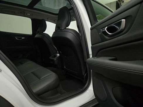 Used 2025 Volvo V60 B5 Cross Country Plus image 34