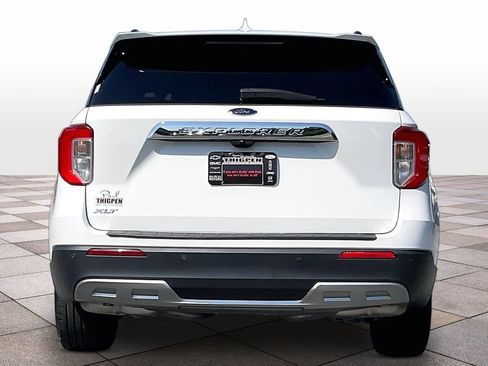Certified 2023 Ford Explorer XLT w/ Equipment Group 202A RWD image 4