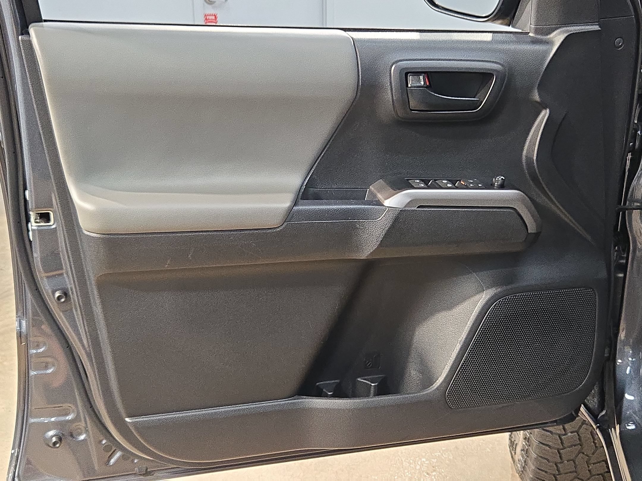 Used 2023 Toyota Tacoma SR5 RWD image 20