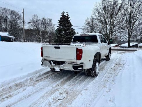 Used 2024 Chevrolet Silverado 3500 LT w/ Convenience Package image 2