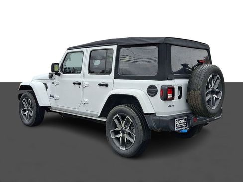Used 2024 Jeep Wrangler Unlimited w/ Convenience Group AWD/4WD image 5
