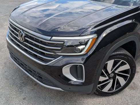 Used 2025 Volkswagen Atlas SE FWD image 13