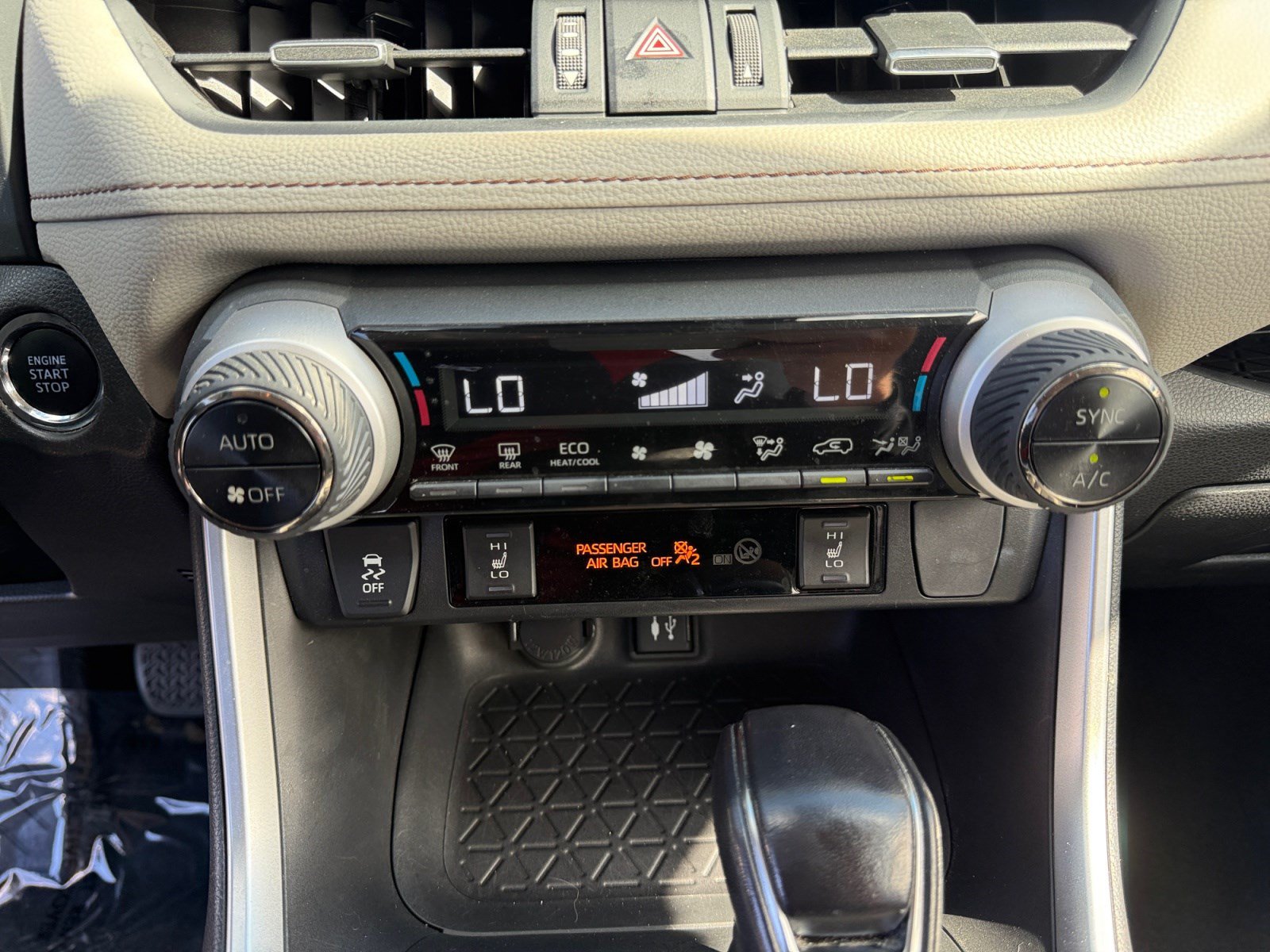 Used 2019 Toyota RAV4 XLE Premium w/ Cold Weather Package AWD/4WD image 12