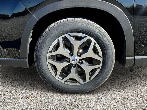Used 2023 Subaru Forester Premium image 9