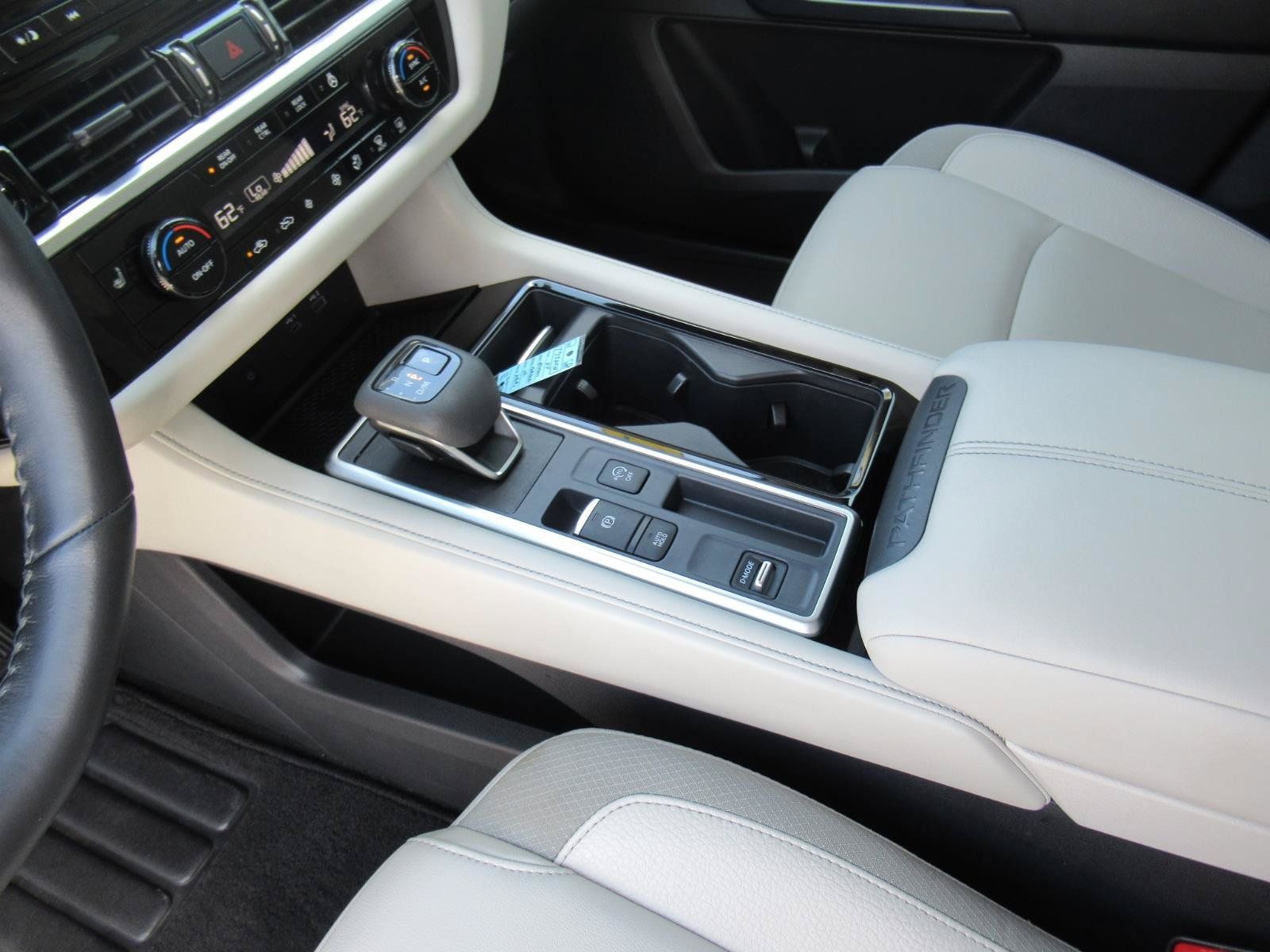 Used 2024 Nissan Pathfinder SL w/ SL Premium Package FWD image 19