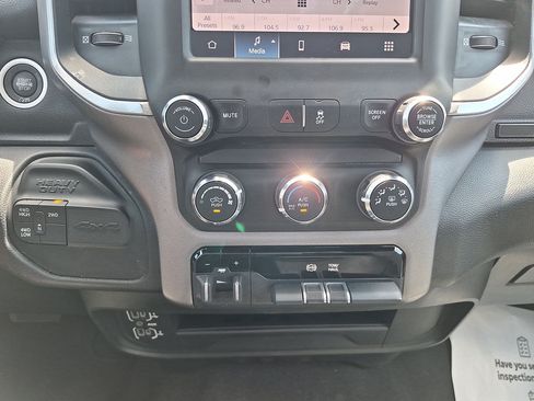 Used 2024 RAM 2500 Big Horn AWD/4WD image 24