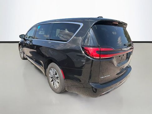 Used 2023 Chrysler Pacifica Limited FWD image 6