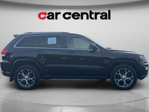 Used 2018 Jeep Grand Cherokee Limited AWD/4WD image 6