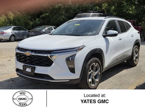 Used 2025 Chevrolet Trax LT FWD image 1