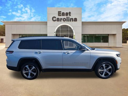 Certified 2023 Jeep Grand Cherokee L Limited w/ Luxury Tech Group II image 2