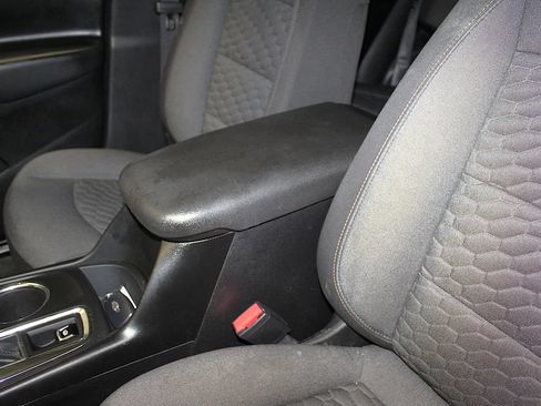 Used 2018 Chevrolet Equinox LT AWD/4WD image 21