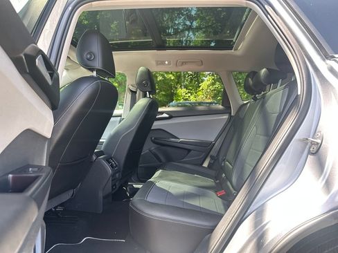 Certified 2023 Volkswagen Taos SE w/ Panoramic Sunroof Package AWD/4WD image 18