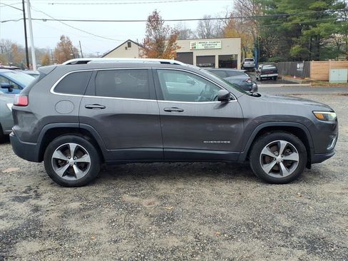 Used 2019 Jeep Cherokee Limited image 4
