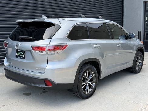Used 2016 Toyota Highlander XLE AWD/4WD image 11