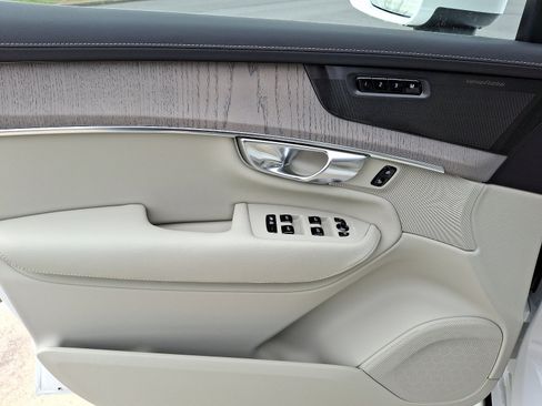 New 2025 Volvo XC90 T8 Plus image 9