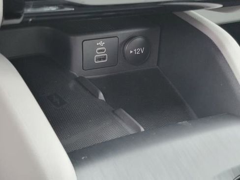 New 2025 Ford Escape SE w/ PHEV Premium Package image 33