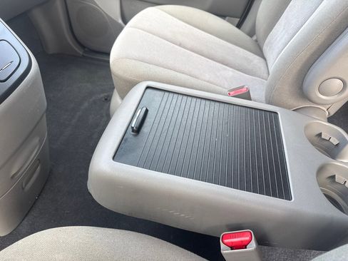 Used 2014 Kia Sedona LX image 18