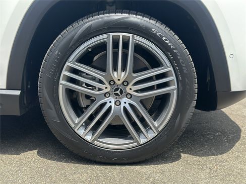 Used 2024 Mercedes-Benz GLS 450 4MATIC image 35