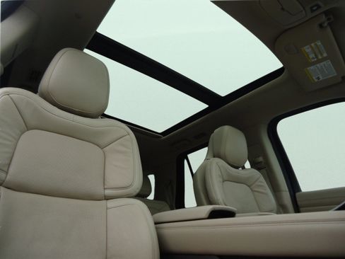 Used 2021 Lincoln Navigator Reserve image 33