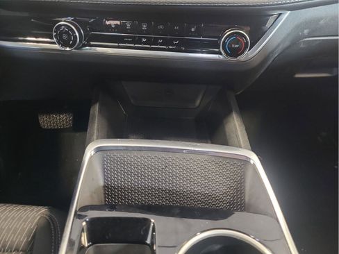 Used 2025 Chevrolet Equinox LT image 11