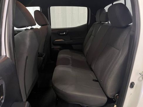 Certified 2019 Toyota Tacoma TRD Sport w/ Technology Package AWD/4WD image 11