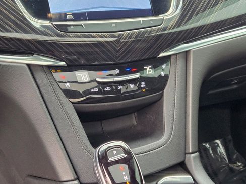 Used 2021 Cadillac XT6 Premium Luxury image 28