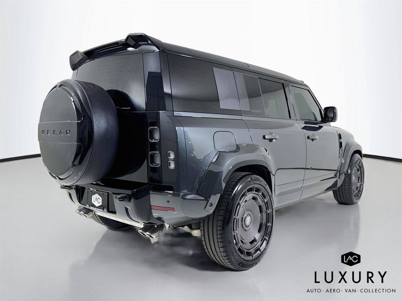 Used 2025 Land Rover Defender 110 V8 AWD/4WD image 5