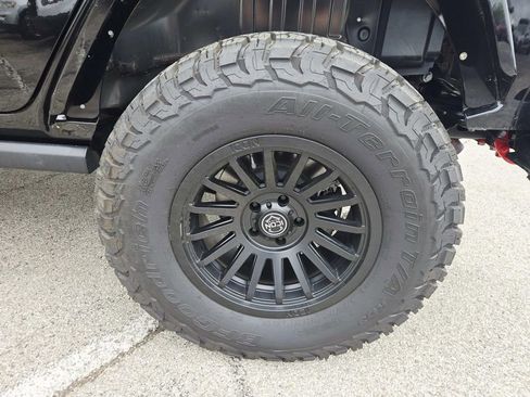 Used 2025 Jeep Wrangler Unlimited Rubicon w/ Convenience Group image 15