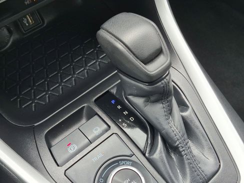 Used 2025 Toyota RAV4 XLE AWD/4WD image 27