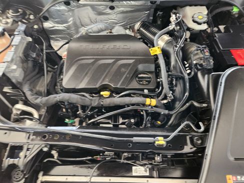 Used 2024 Chevrolet Trax LT image 32