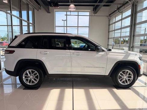 Used 2024 Jeep Grand Cherokee Laredo X w/ Luxury Tech Group I AWD/4WD image 7