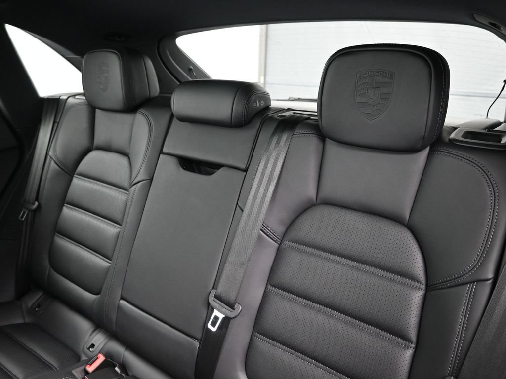 Certified 2026 Porsche Macan AWD/4WD image 6