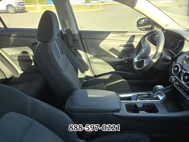 Used 2025 Nissan Sentra SV FWD image 9