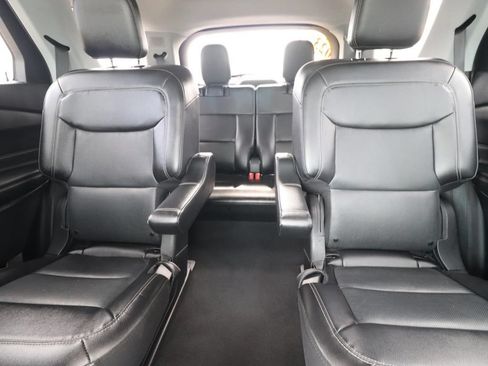 Used 2023 Ford Explorer Limited w/ Limited Technology Package RWD image 12