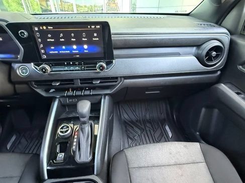 Used 2024 Chevrolet Colorado Trail Boss AWD/4WD image 21