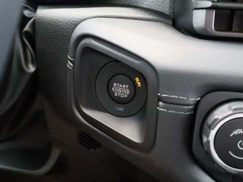 Used 2025 Jeep Gladiator Rubicon AWD/4WD image 19