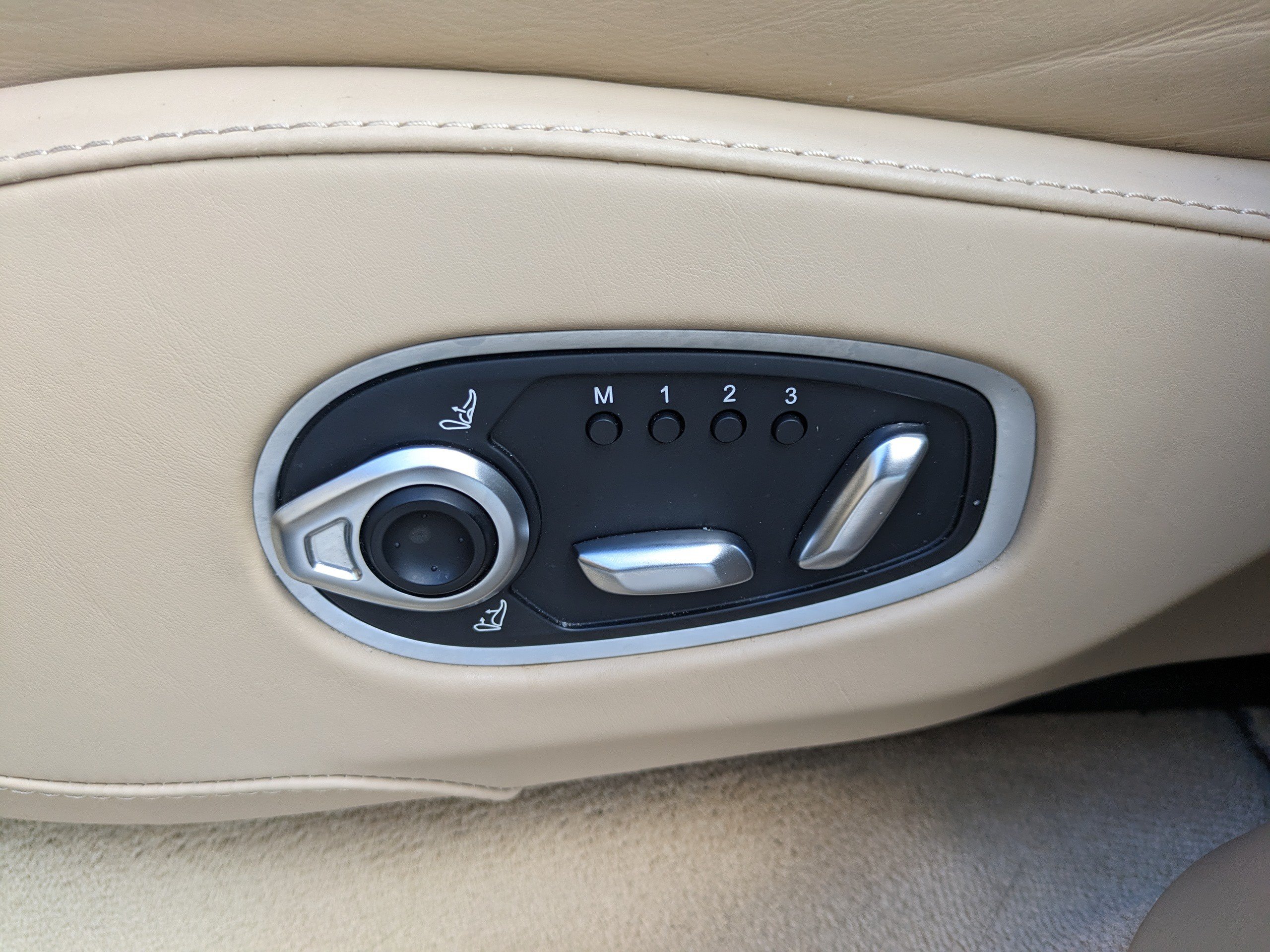 Used 2024 Aston Martin DBX AWD/4WD image 22