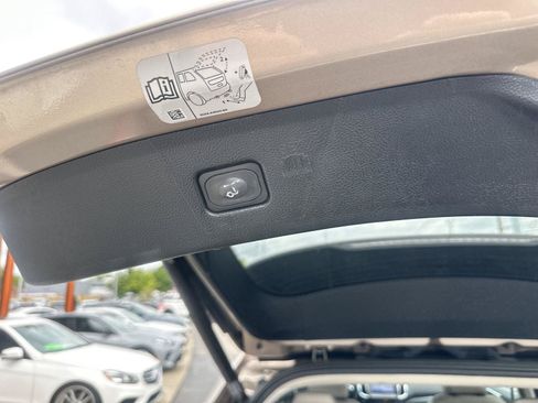 Used 2020 Ford Edge Titanium FWD image 16