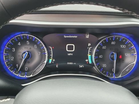 Used 2025 Chrysler Pacifica Select FWD image 10