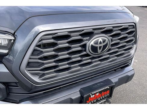 Used 2021 Toyota Tacoma TRD Off-Road image 31