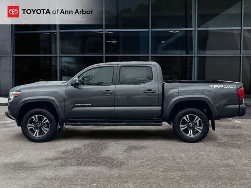 Used 2019 Toyota Tacoma TRD Sport image 8